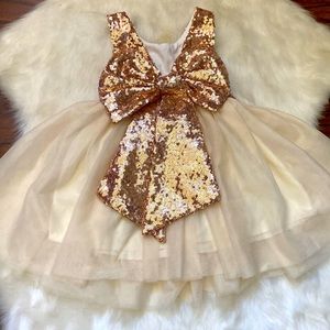 Beautiful little girl’s sequin party dress
